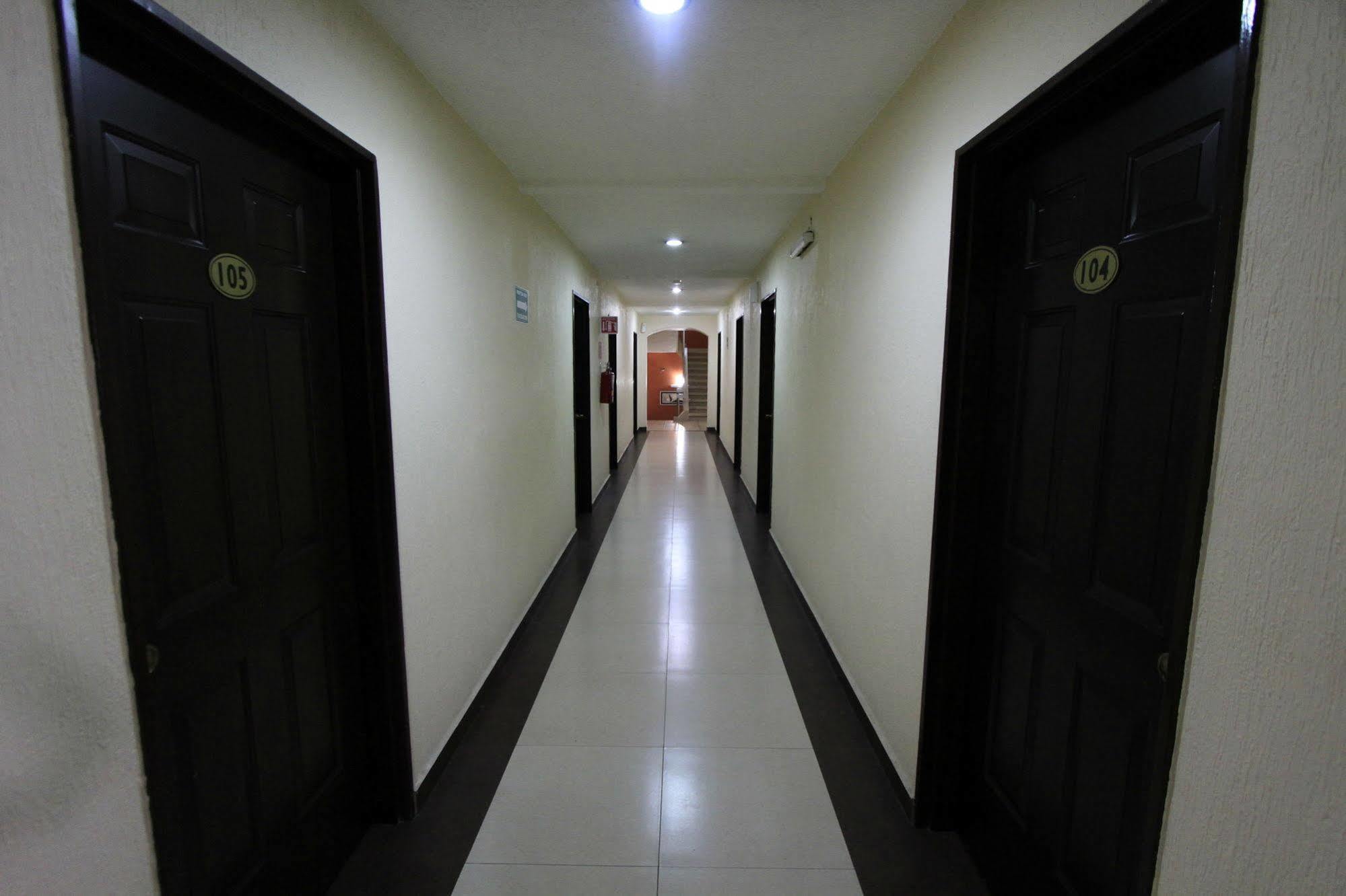 Hotel Estadio Guadalajara Buitenkant foto